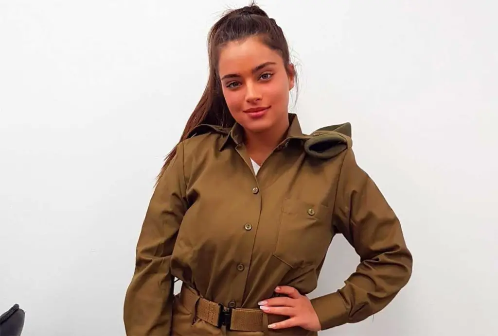 Noa Kirel in uniform (featured image)